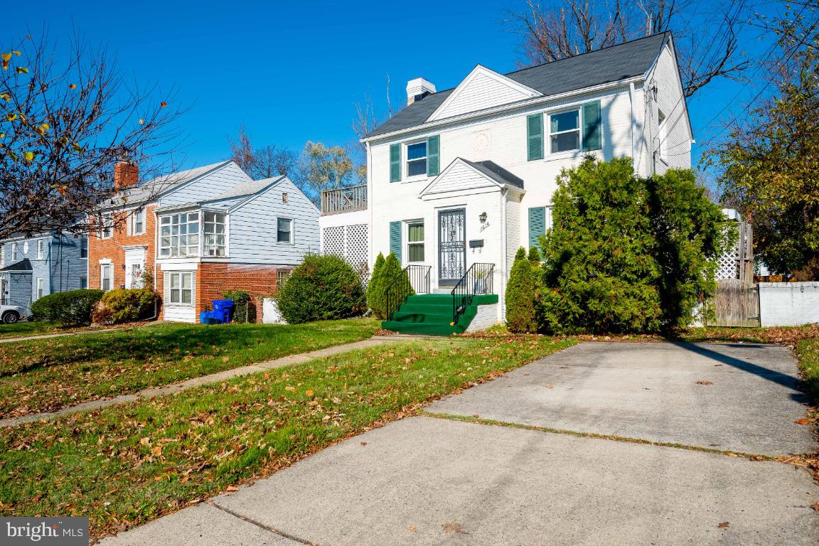 1614 Oakview Drive Silver Spring, MD 20903 - Photo 3 of 28