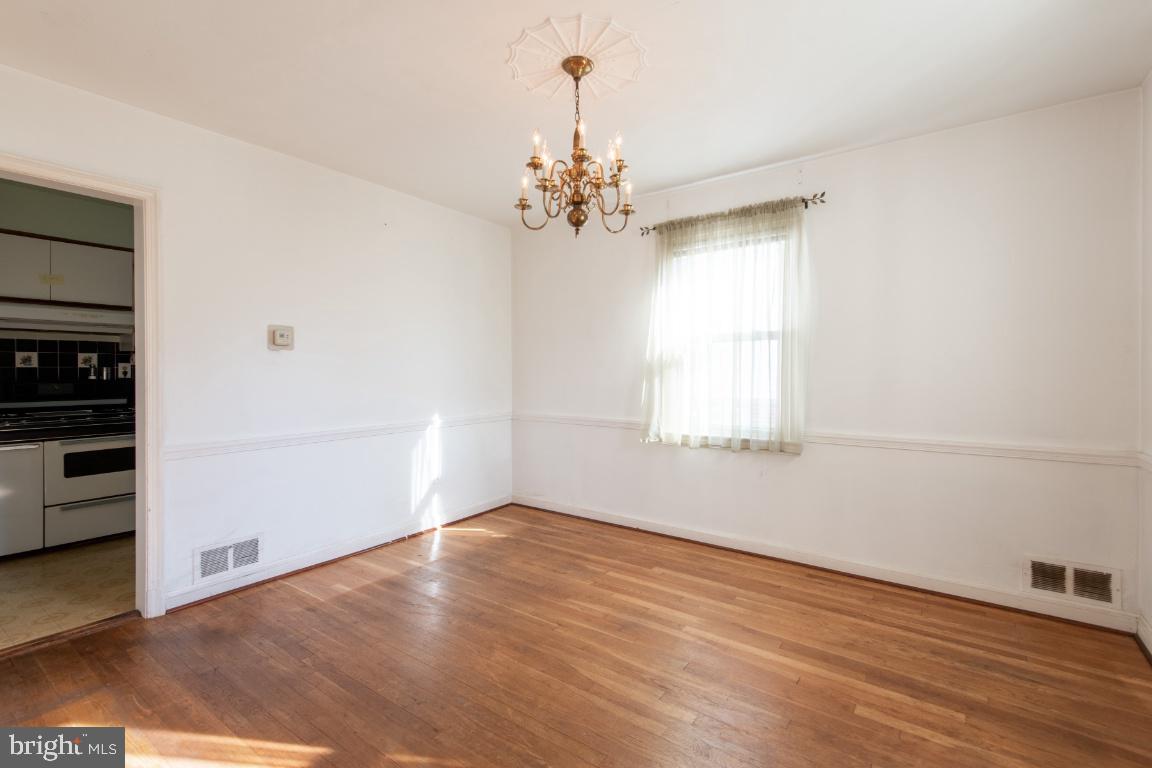 1614 Oakview Drive Silver Spring, MD 20903 - Photo 4 of 28