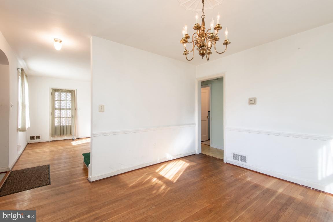 1614 Oakview Drive Silver Spring, MD 20903 - Photo 5 of 28