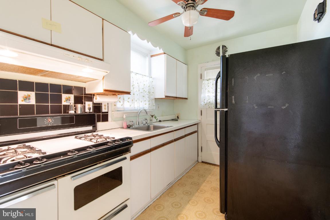 1614 Oakview Drive Silver Spring, MD 20903 - Photo 7 of 28