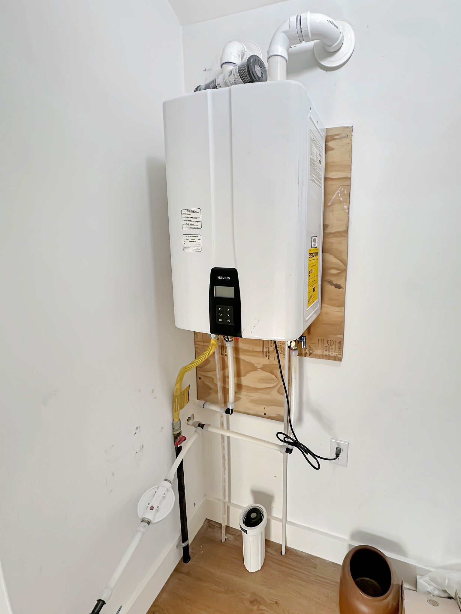 1041 Old Mt Vernon Road Bethpage, TN 37022 - Photo 32 of 46 a bathroom with a sink and mirror