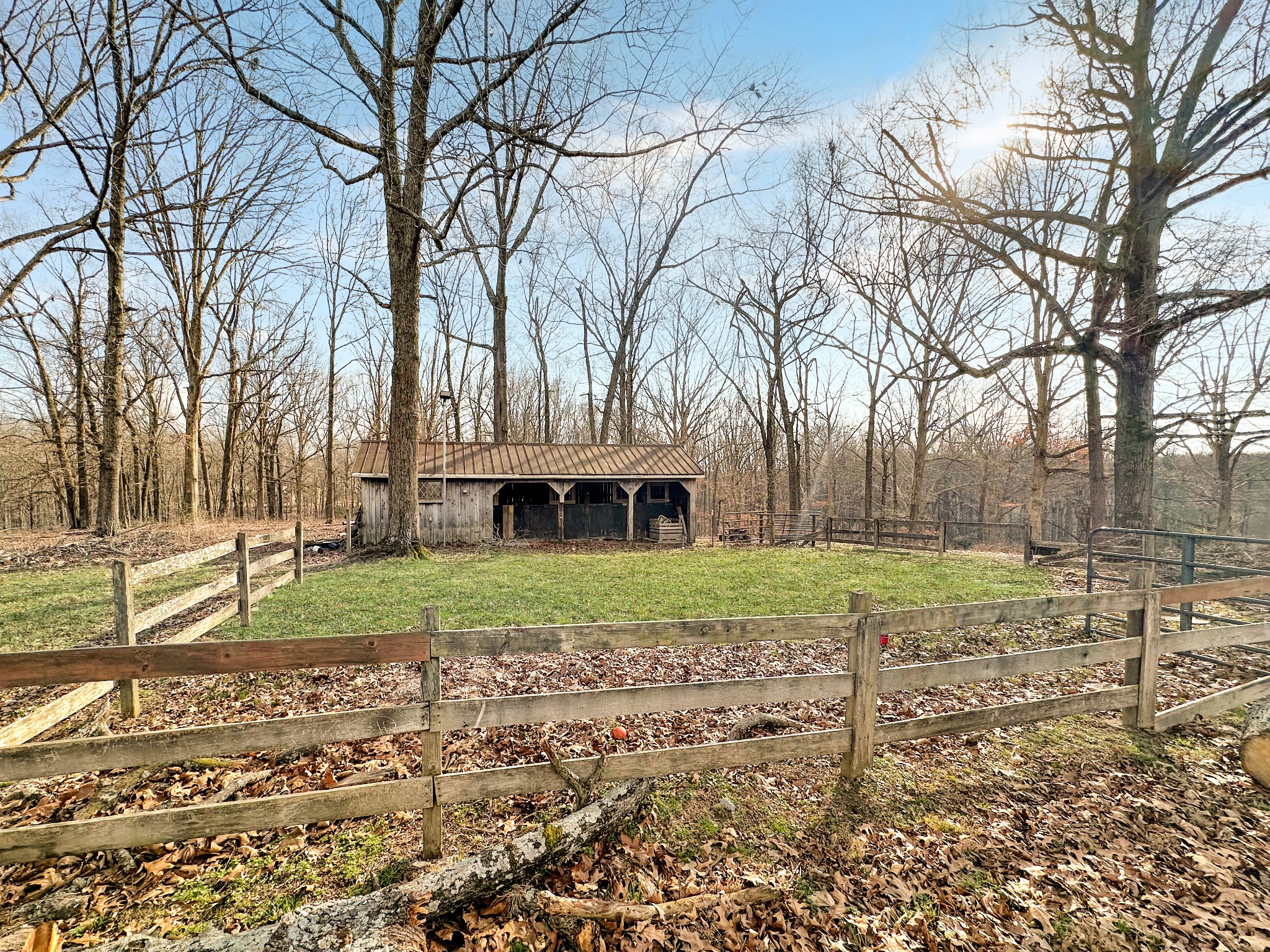 1041 Old Mt Vernon Road Bethpage, TN 37022 - Photo 33 of 46 a view of a house with a yard