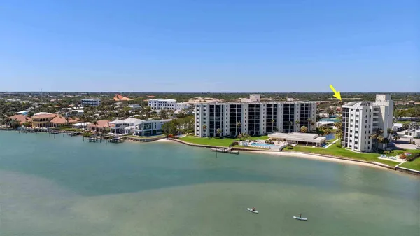 $950,000 | 19800 Sandpointe Bay Drive, Unit 802, Tequesta, FL 33469