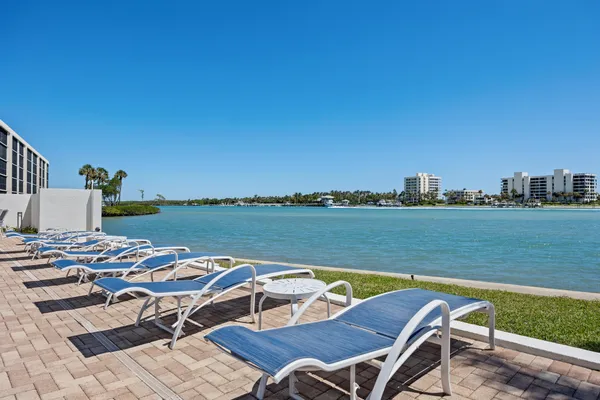 $950,000 | 19800 Sandpointe Bay Drive, Unit 802, Tequesta, FL 33469