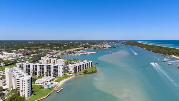 $950,000 | 19800 Sandpointe Bay Drive, Unit 802, Tequesta, FL 33469
