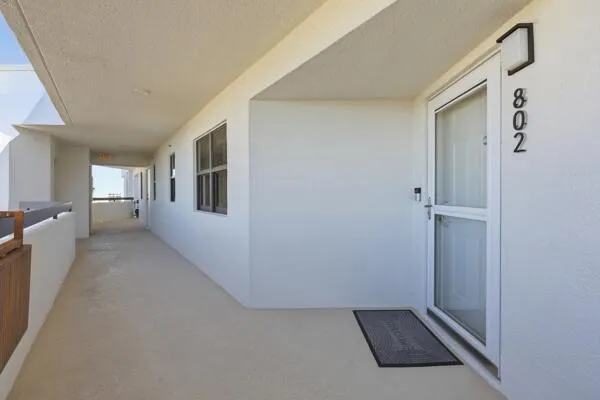 $950,000 | 19800 Sandpointe Bay Drive, Unit 802, Tequesta, FL 33469