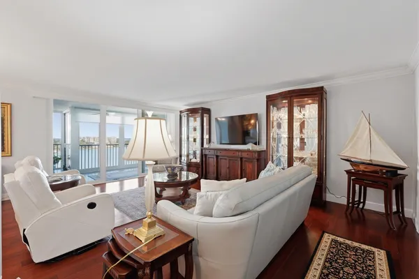 $950,000 | 19800 Sandpointe Bay Drive, Unit 802, Tequesta, FL 33469