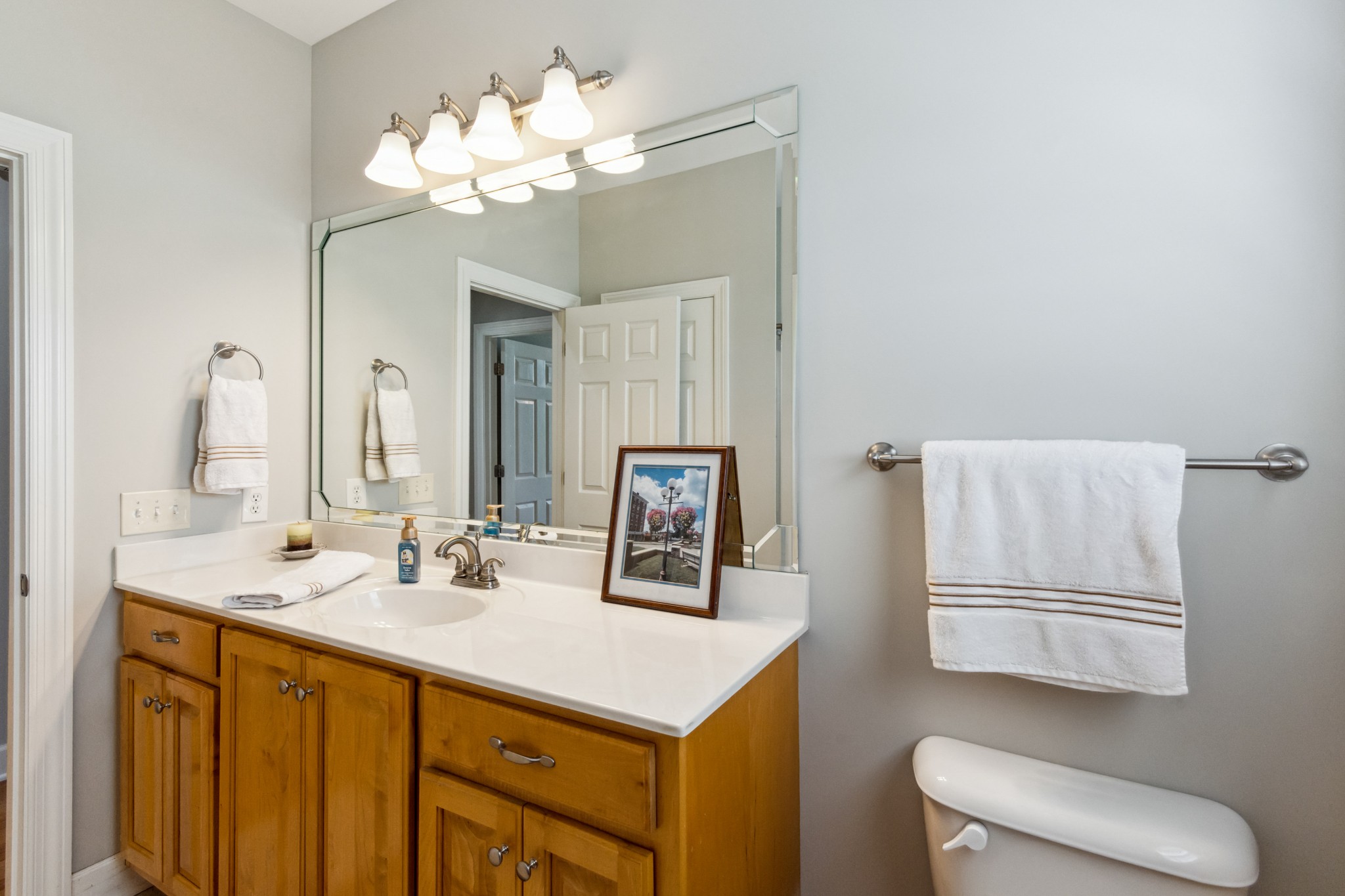 5592 Cedar Grove Road Murfreesboro, TN 37127 - Photo 20 of 43 Bath #2 serves as the Guest Bath and the bath for Bedrooms #2 and #3. This Full Bath has a single sink, large mirror and tile floor!