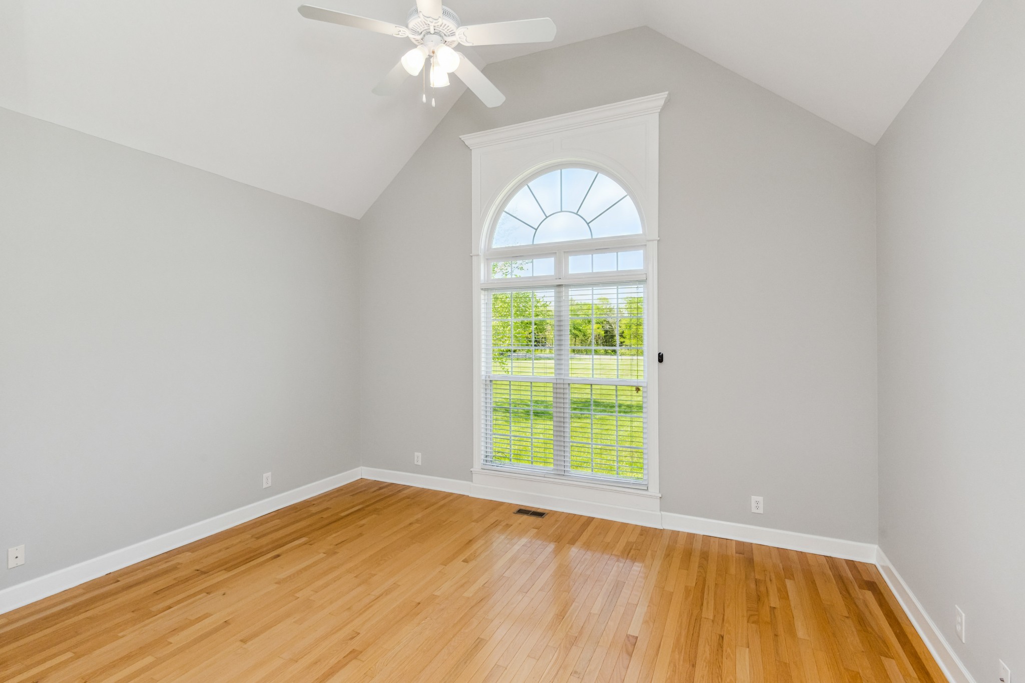 5592 Cedar Grove Road Murfreesboro, TN 37127 - Photo 23 of 43 Bedroom #3 is 12'x15'!