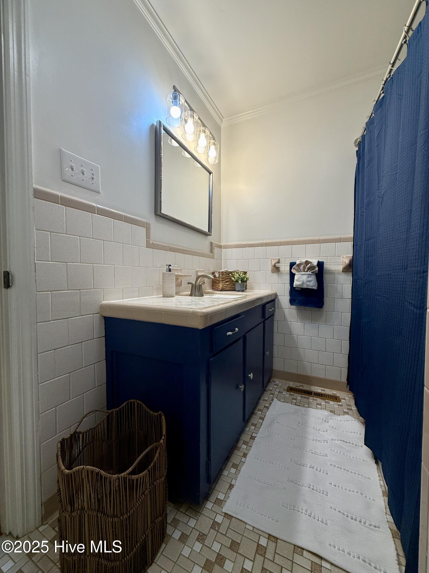 114 Beech Lane Washington, NC 27889 - Photo 34 of 52 Guest Bathroom