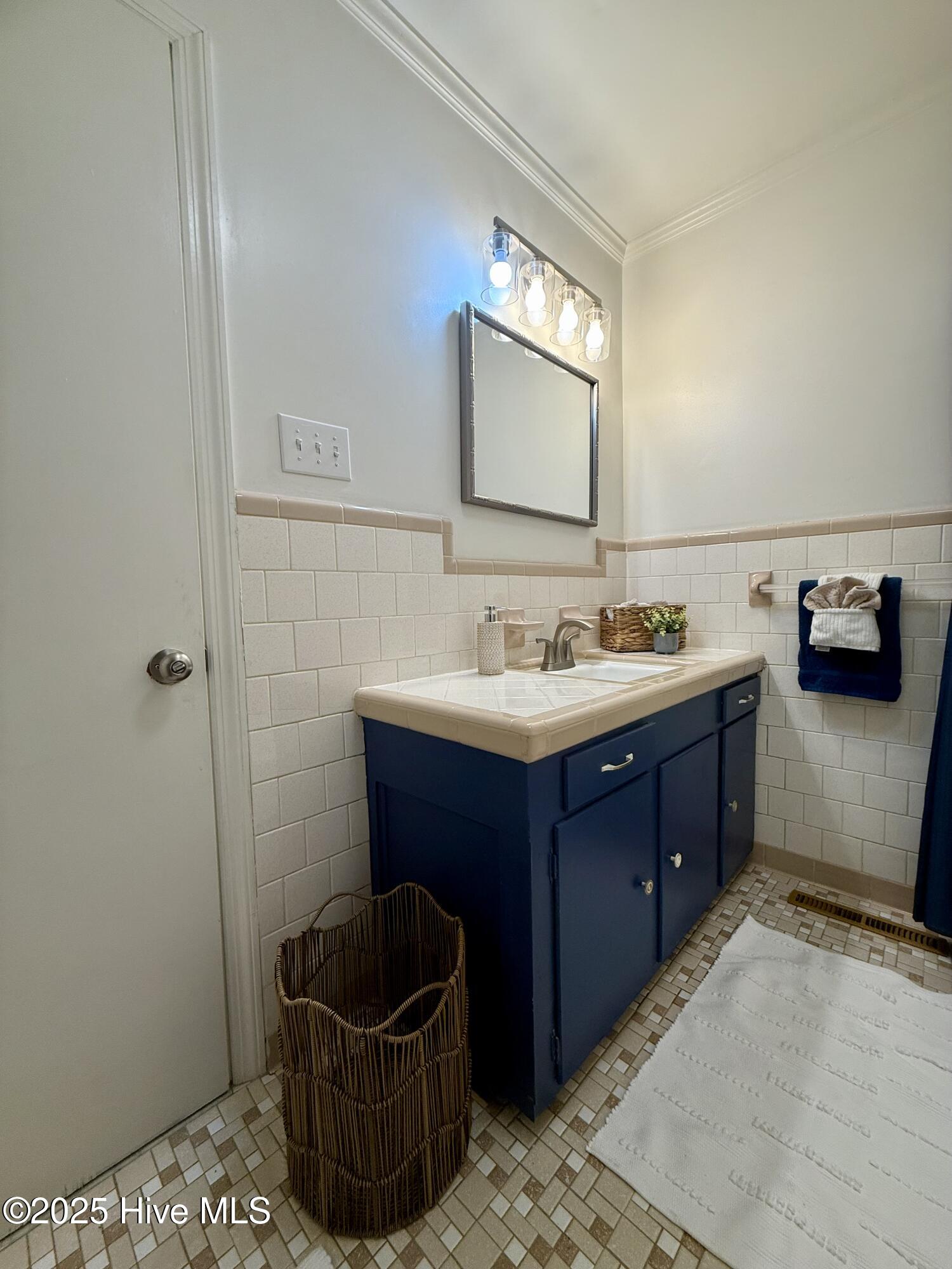 114 Beech Lane Washington, NC 27889 - Photo 36 of 52 Guest Bathroom