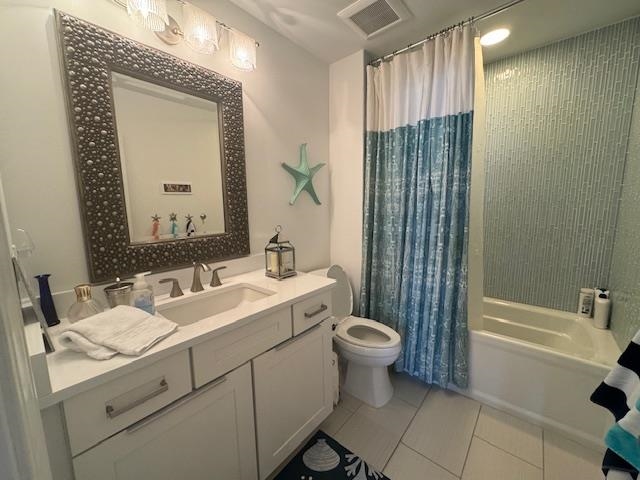 306 Pacifica Vista Way St. Augustine, FL 32080 - Photo 16 of 18 a bathroom with a sink toilet a mirror and shower