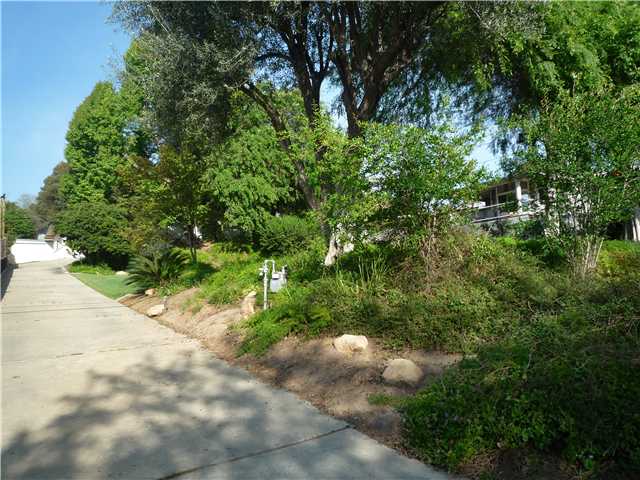 12152 Gay Rio Drive Lakeside, CA 92040 - Photo 7 of 24 Driveway