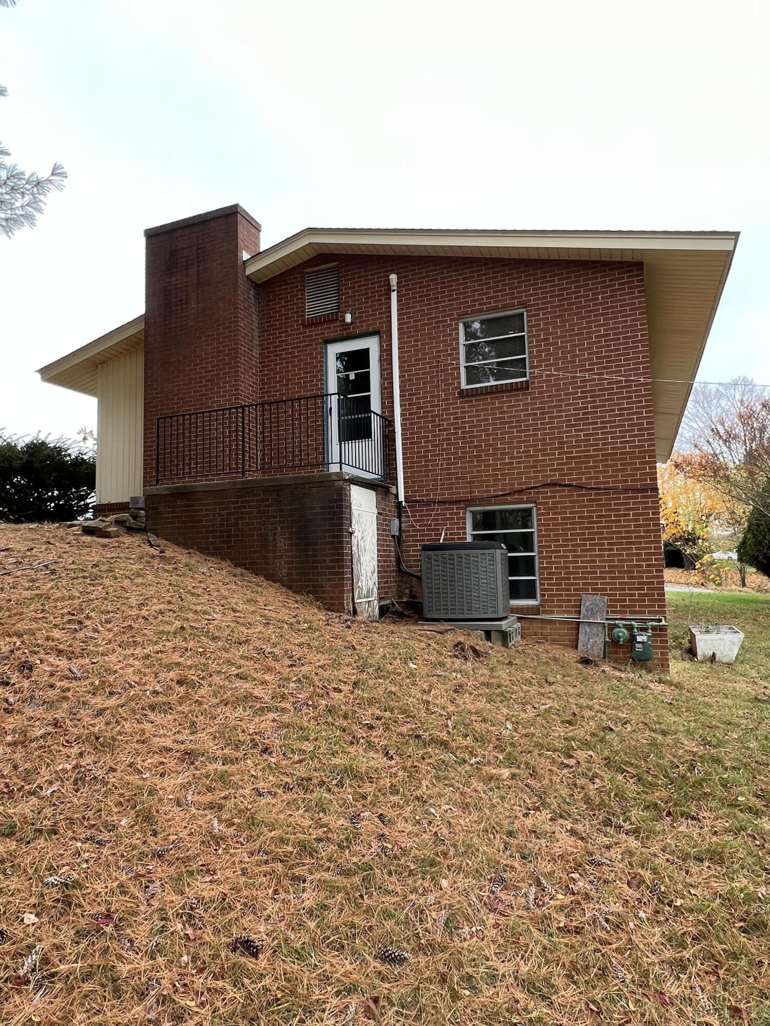 4122 High Acres Road Northwest Roanoke, VA 24017 - Photo 15 of 54 Photo Nov 02 2022, 2 32 28 PM