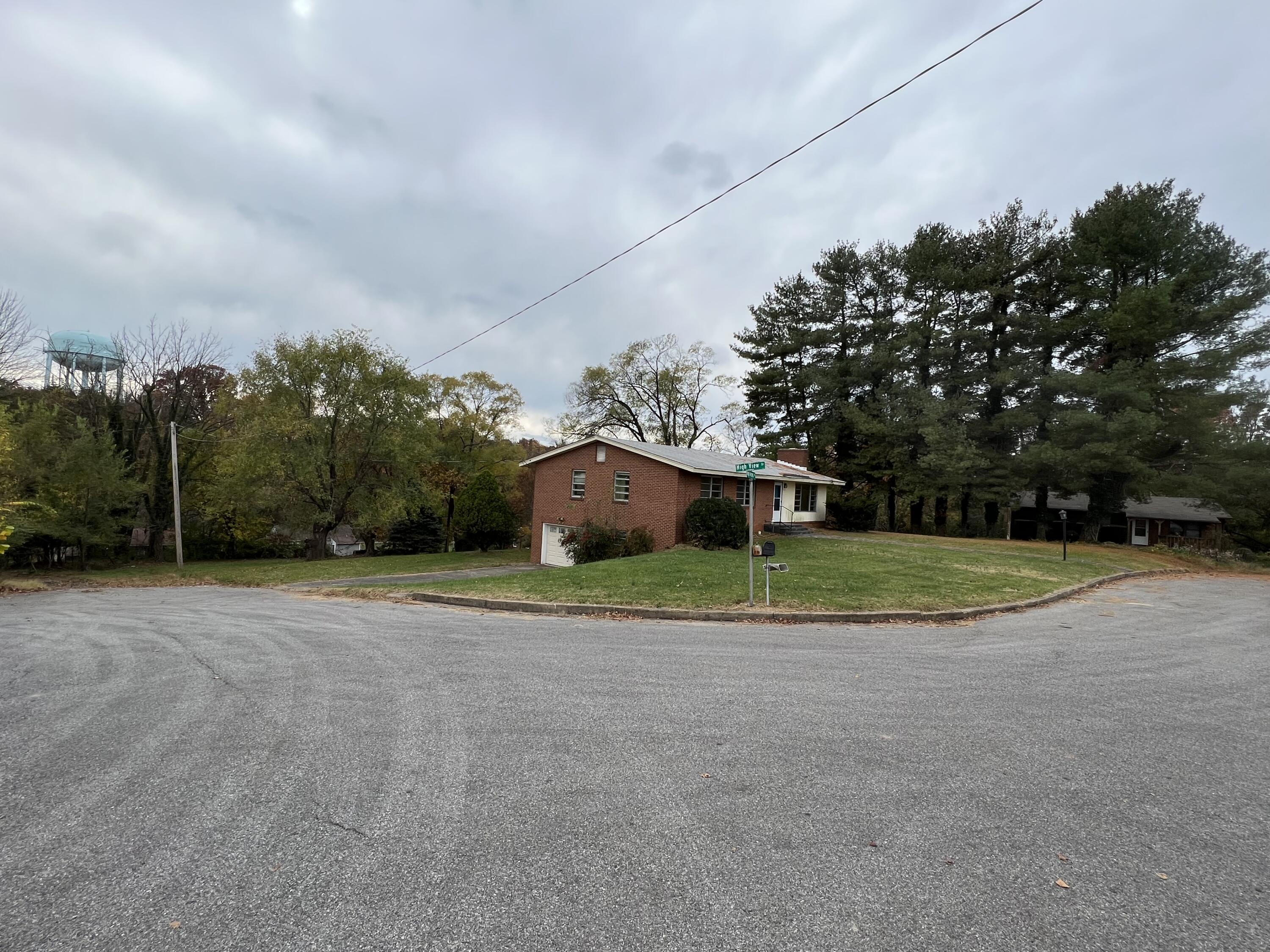 4122 High Acres Road Northwest Roanoke, VA 24017 - Photo 3 of 54 Photo Nov 02 2022, 2 29 13 PM