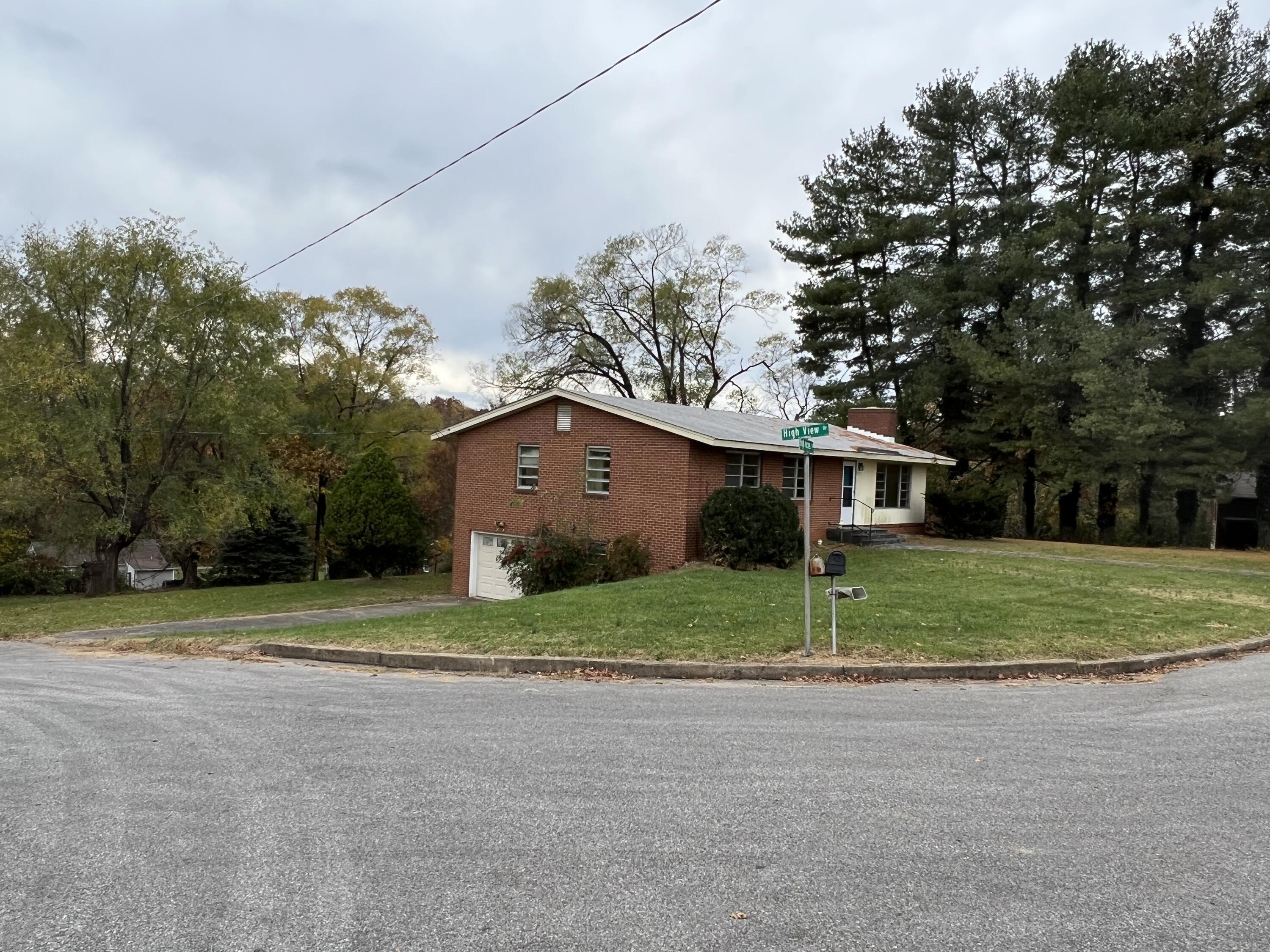 4122 High Acres Road Northwest Roanoke, VA 24017 - Photo 4 of 54 Photo Nov 02 2022, 2 29 17 PM