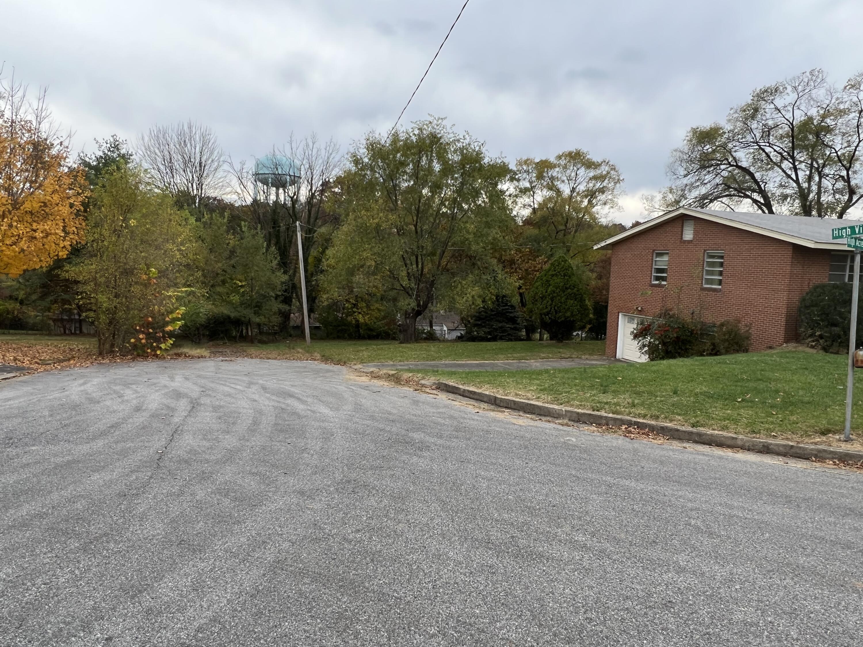4122 High Acres Road Northwest Roanoke, VA 24017 - Photo 5 of 54 Photo Nov 02 2022, 2 29 27 PM