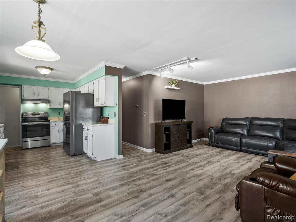 47080 Greenview Road Utica, MI 48317 - Photo 4 of 27