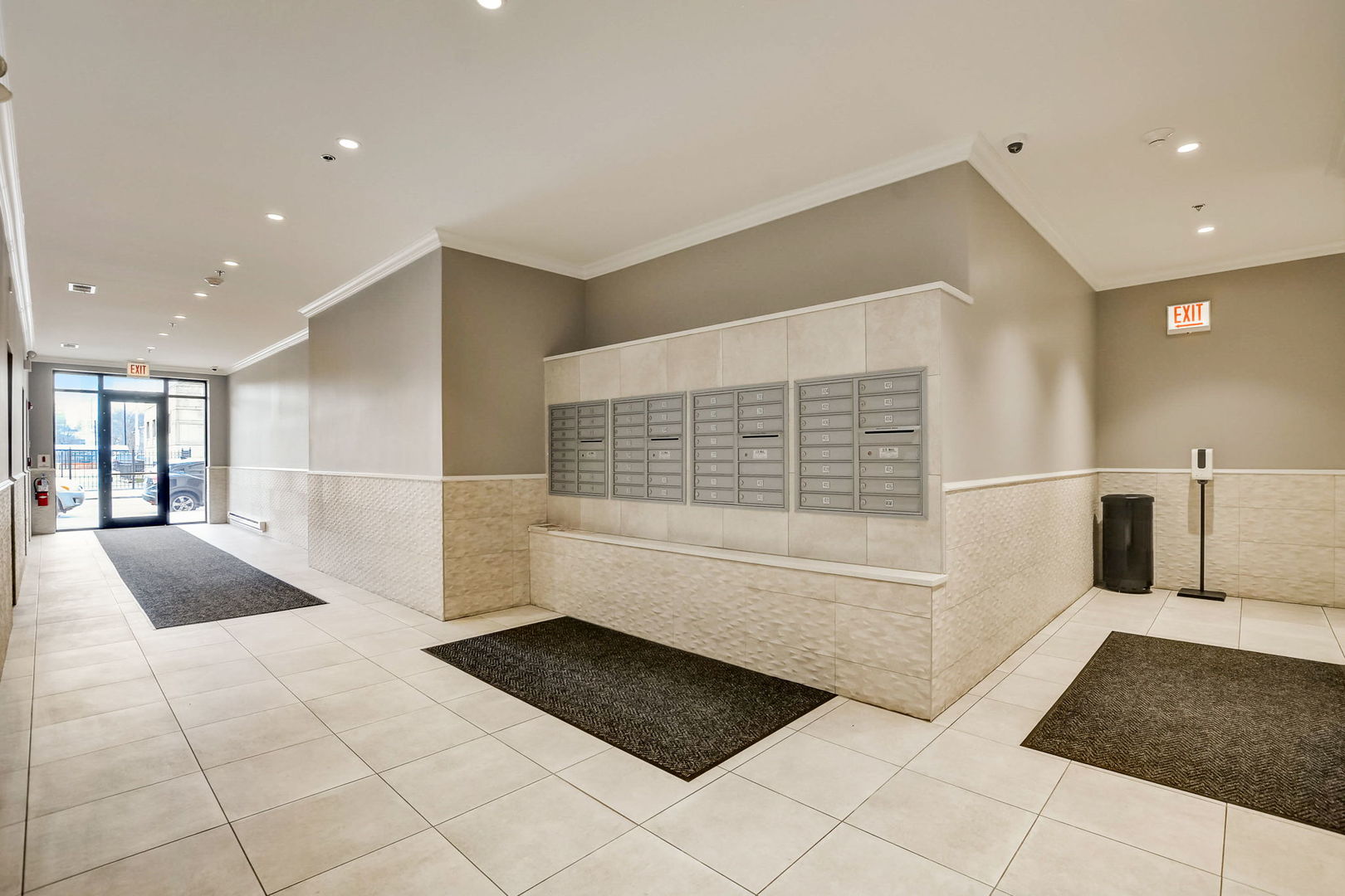 128 South Laflin Street, Unit 314 Chicago, IL 60607 - Photo 2 of 12 a view of entryway with a rug and a floor to ceiling window