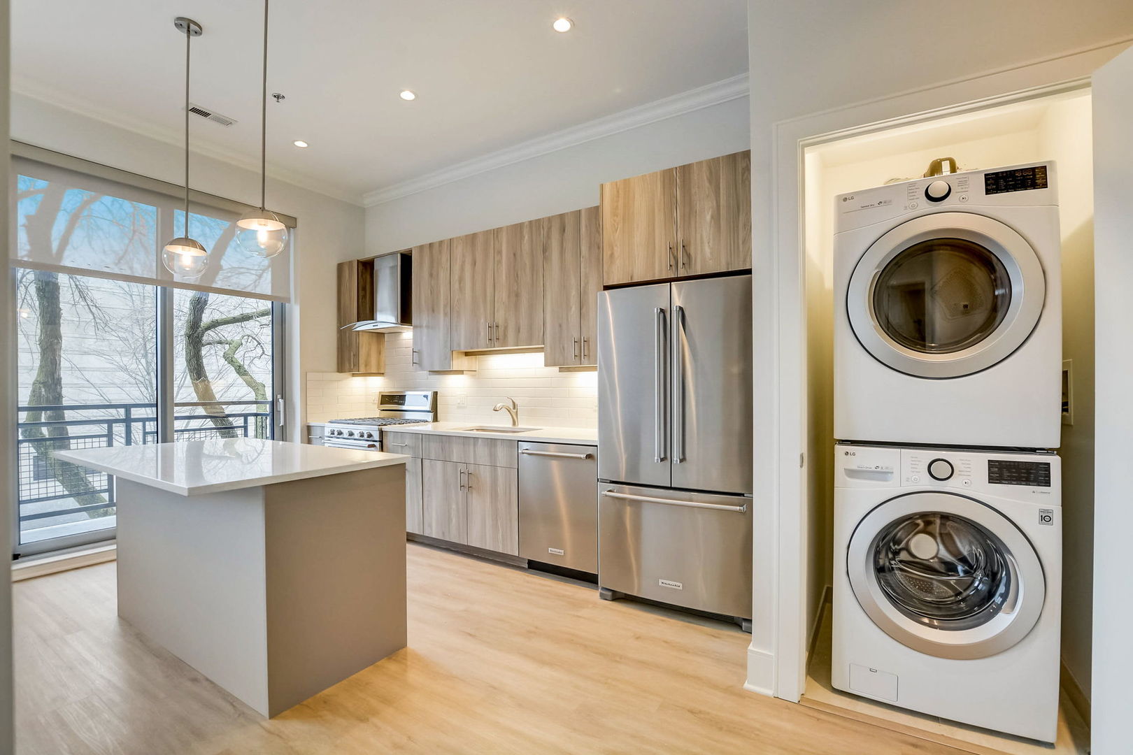 128 South Laflin Street, Unit 314 Chicago, IL 60607 - Photo 3 of 12 a kitchen with refrigerator a washer and dryer