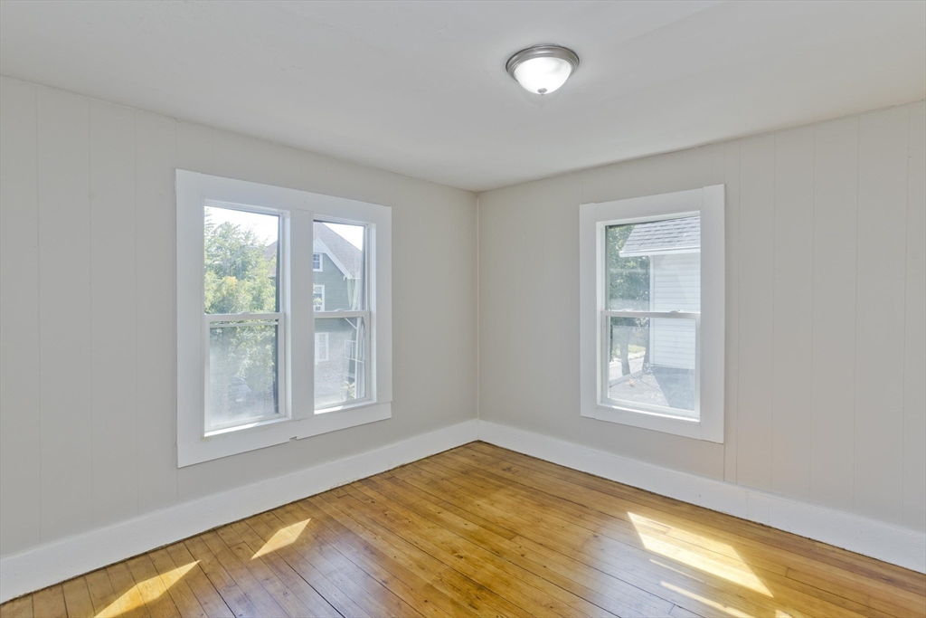 30 Hawthorne Street Springfield, MA 01105 - Photo 12 of 28 Gallery Image 12