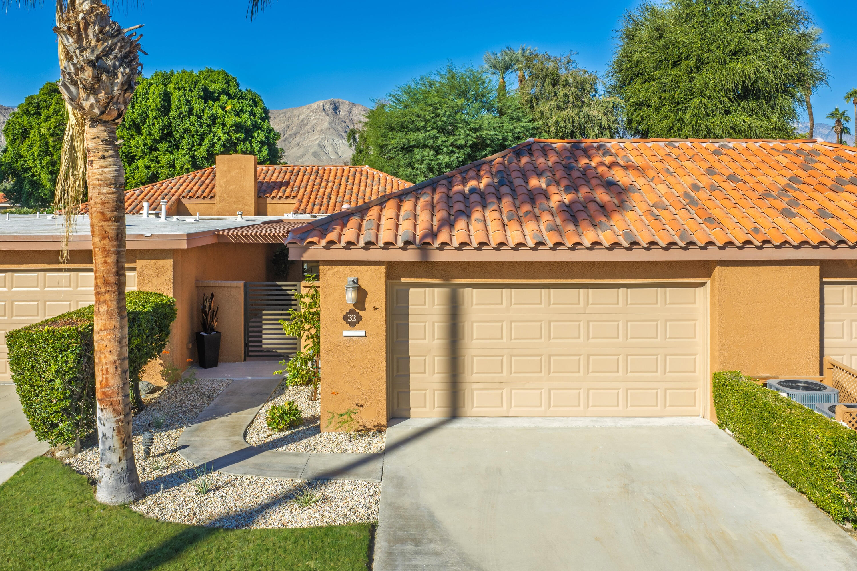32 La Ronda Drive Rancho Mirage, CA 92270 - Photo 5 of 48 Photo-1
