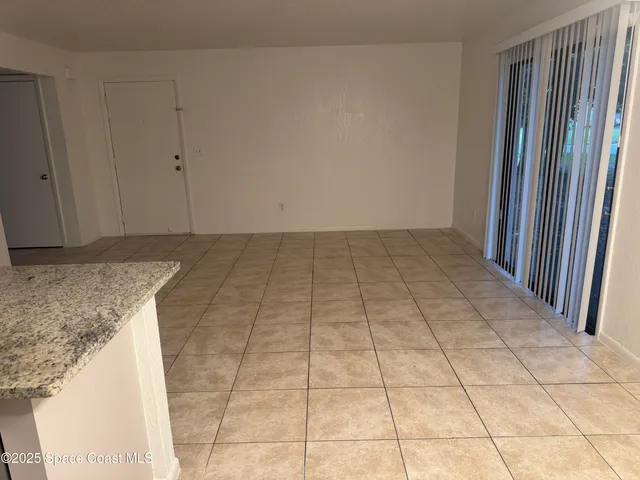 a view of a utility room