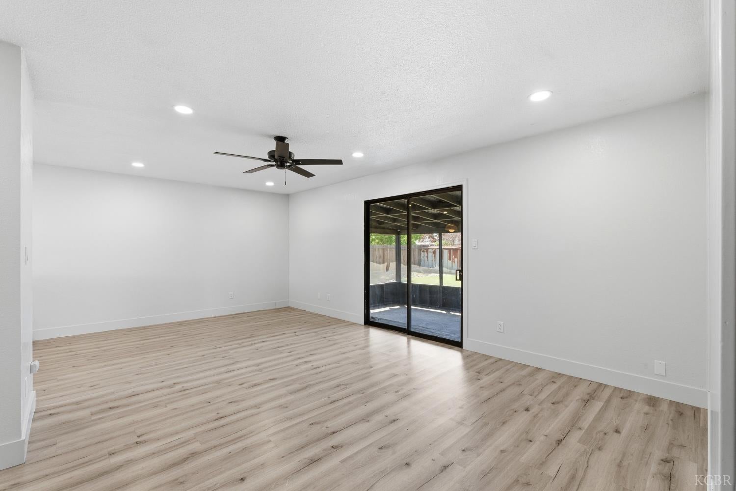 161 West Spring Lane Lemoore, CA 93245 - Photo 6 of 34 Gallery Image 6