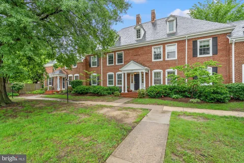 $4,000 | 4416 34th Street South, Unit A2, Arlington, VA 22206