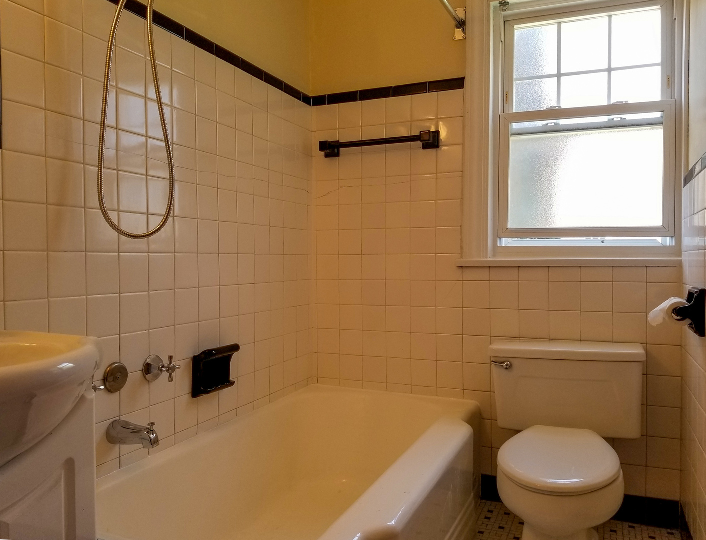 86 Lincoln Avenue, Unit 2E Riverside, IL 60546 - Photo 13 of 15