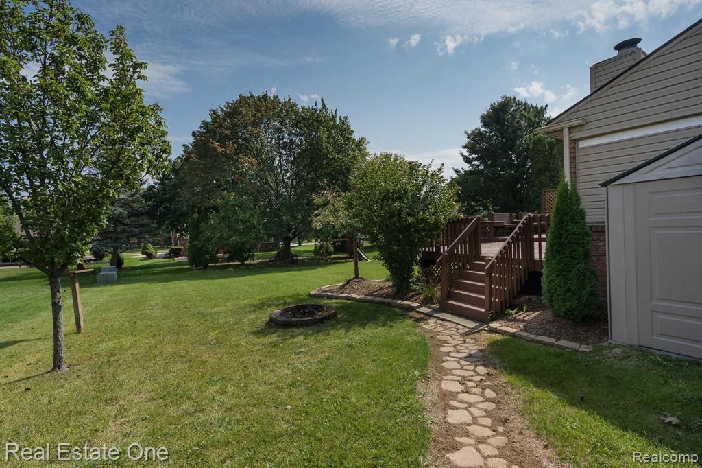 2033 Avonstoke Road Rochester Hills, MI 48307 - Photo 26 of 30