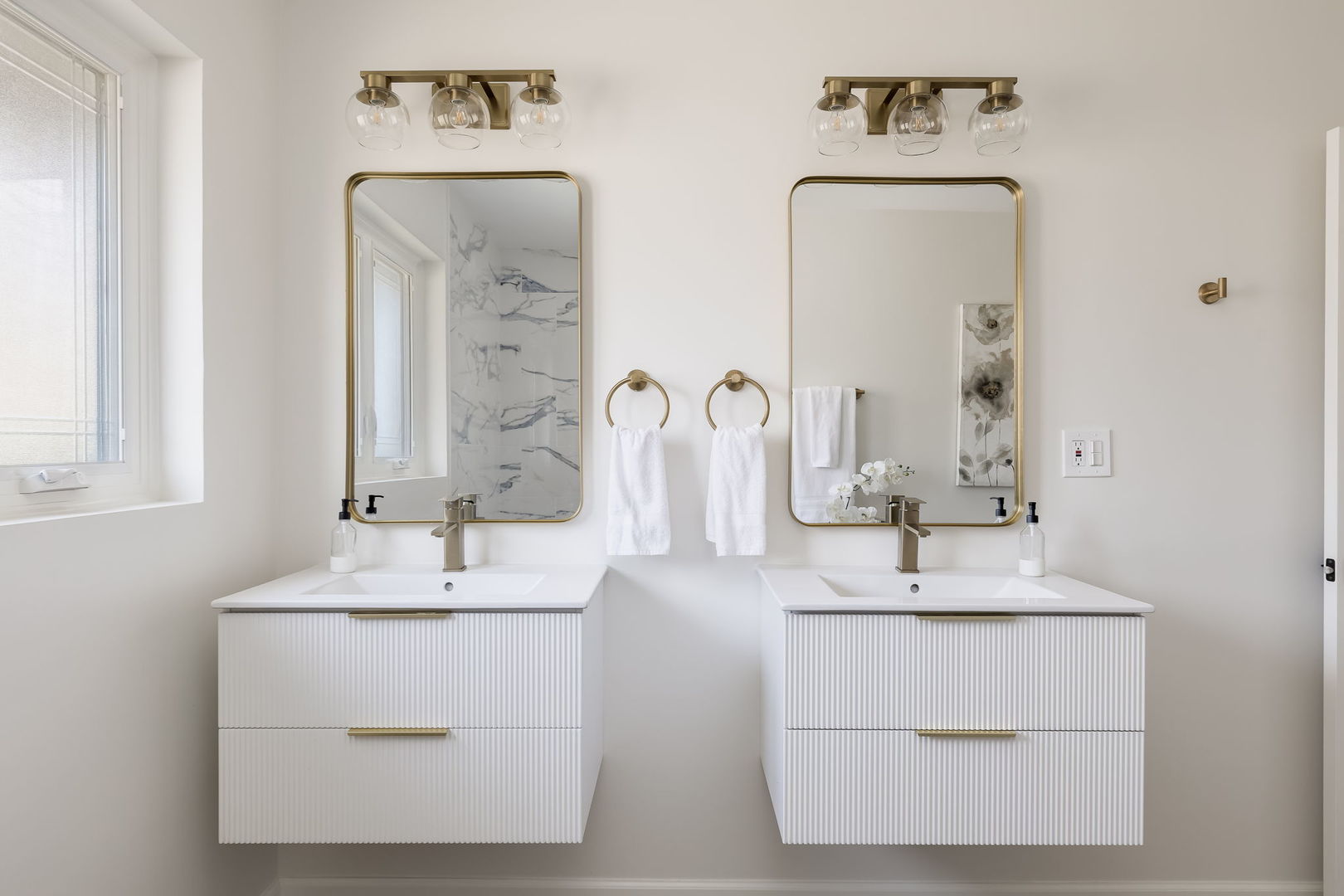501 Byrd Road Riverside, IL 60546 - Photo 26 of 29 a bathroom with double vanity sink and a mirror