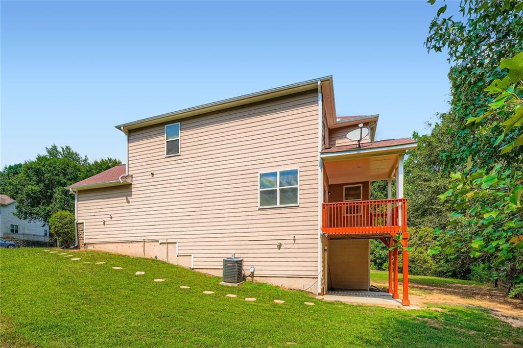 700 Kirkly Way Fairburn, GA 30213 - Photo 27 of 31 a backyard of a house with table and chairs