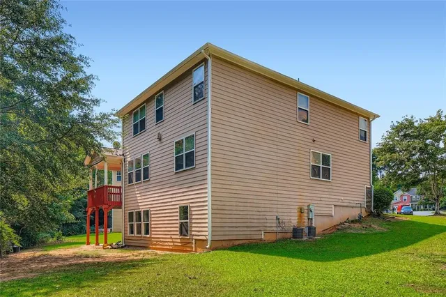 a front view of house with yard