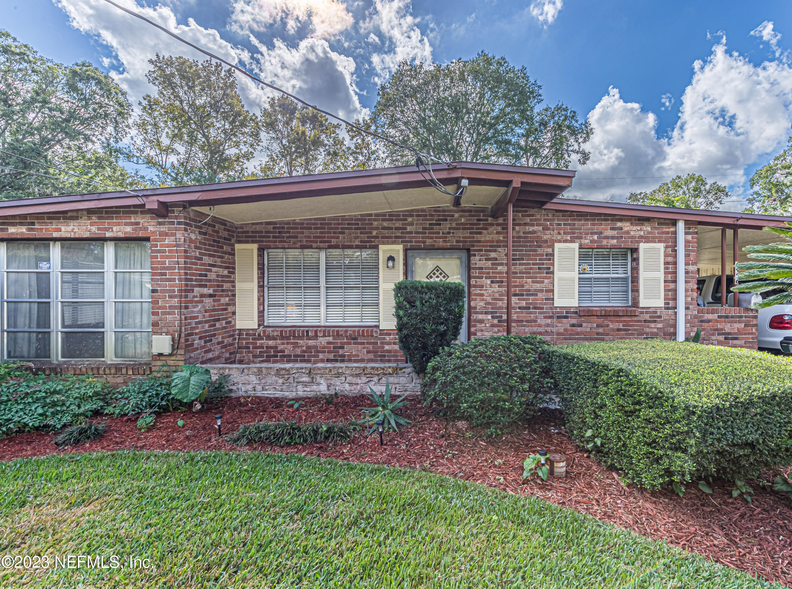 6956 Arques Road Jacksonville, FL 32205 - Photo 3 of 41 a front view of a house with a garden