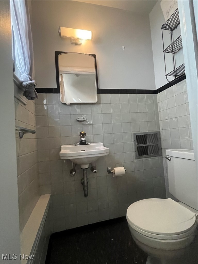 436 Babbitt Road Euclid, OH 44123 - Photo 12 of 31 1st-floor half-bath