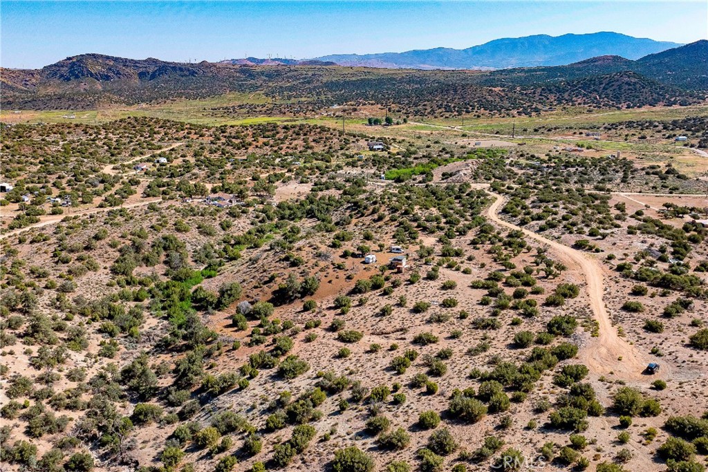 26000 Arabian Place Tehachapi, CA 93561 - Photo 3 of 17