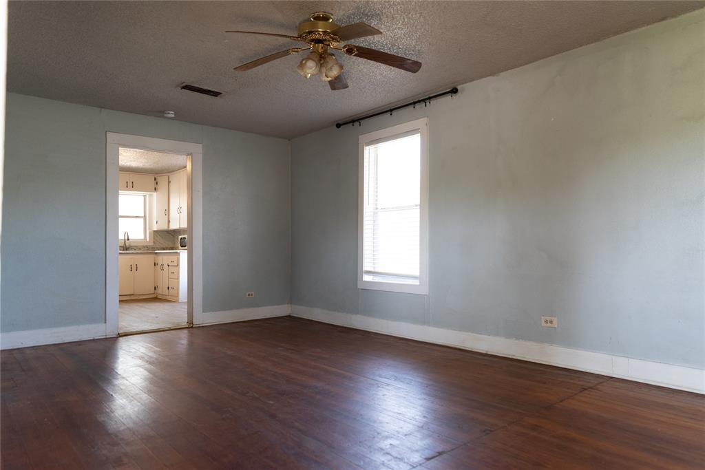 707 Ritchey Street Gainesville, TX 76240 - Photo 5 of 14