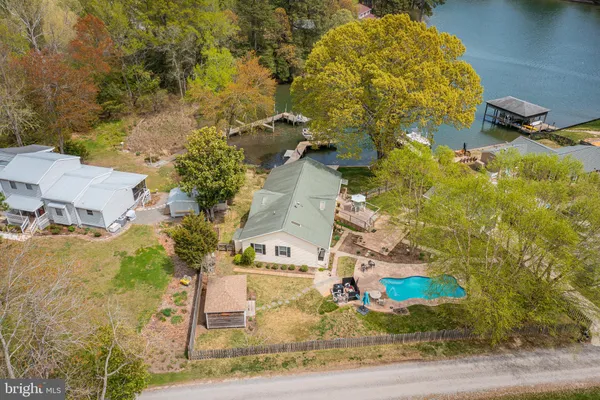$749,000 | 37 Hickory Lane, Reedville, VA 22539
