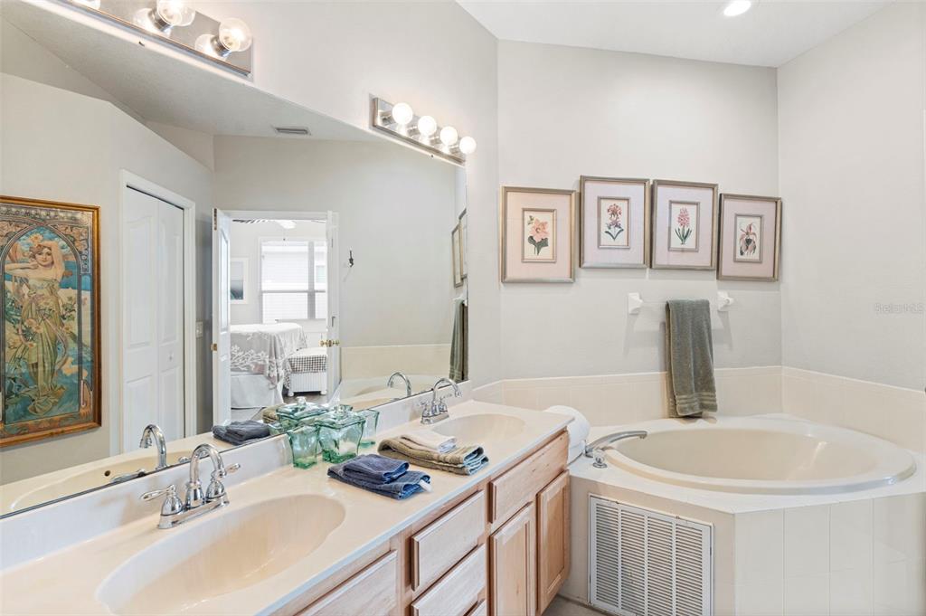 8557 Acorn Ridge Court Tampa, FL 33625 - Photo 25 of 48