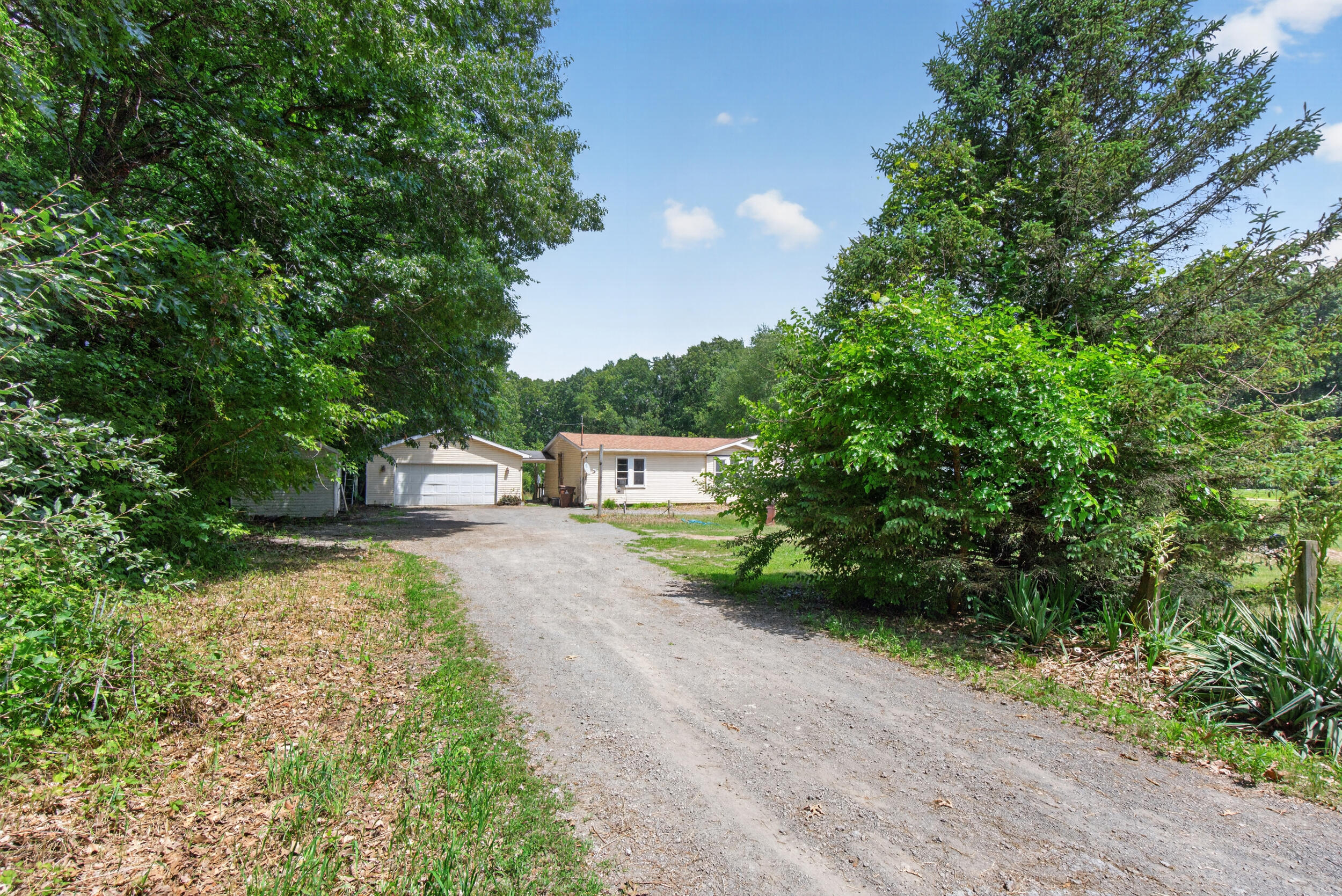 6455 Jordan Road Jackson, MI 49201 - Photo 5 of 39 4_6455 jordan rd jackson mi - 0001