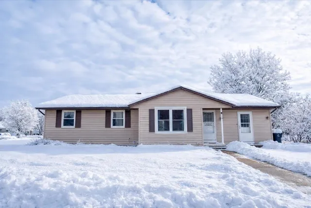 $330,000 | 90 East Countryside Drive, Evansville, WI 53536