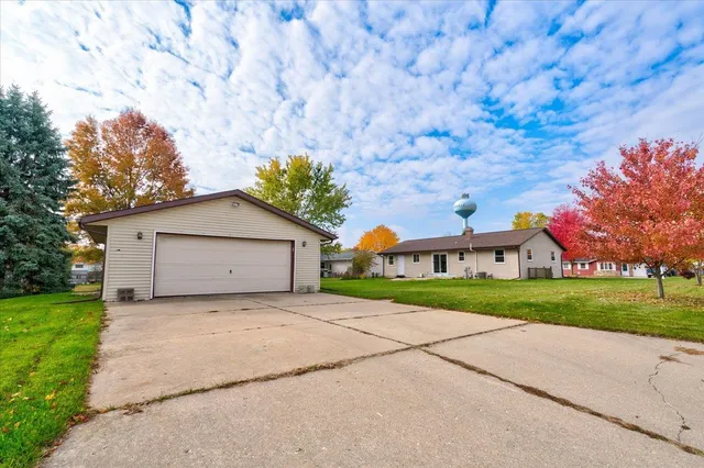 $330,000 | 90 East Countryside Drive, Evansville, WI 53536
