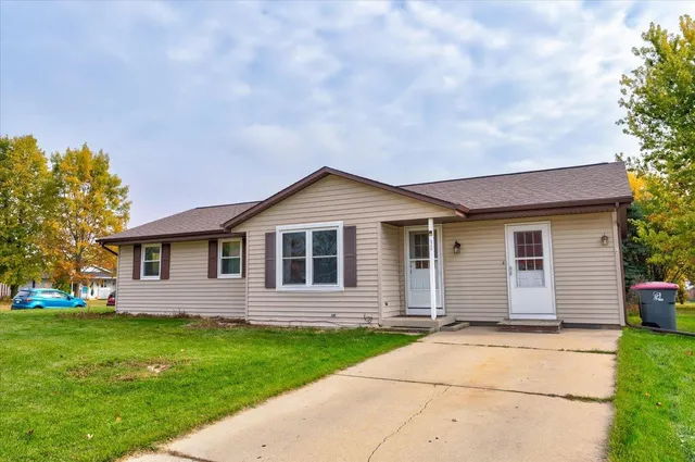 $330,000 | 90 East Countryside Drive, Evansville, WI 53536