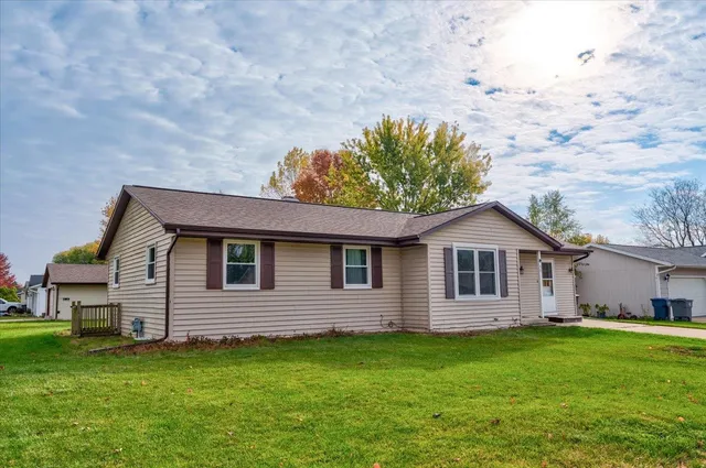 $330,000 | 90 East Countryside Drive, Evansville, WI 53536