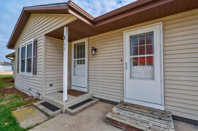 $330,000 | 90 East Countryside Drive, Evansville, WI 53536