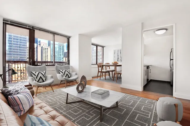 $4,925 | 260 West 52nd Street, Unit 21D | Theater District
