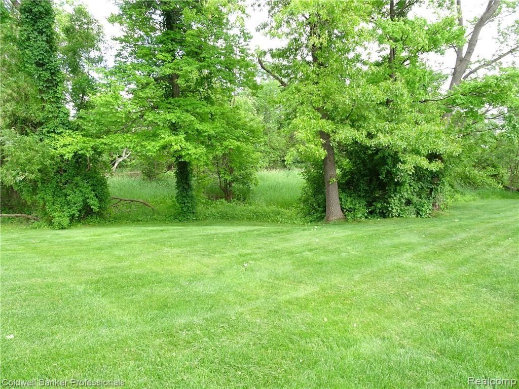 5263 Highland Road, Unit 209 Waterford, MI 48327 - Photo 20 of 23 DSC02611.JPG