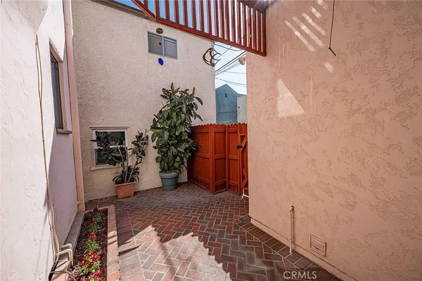 $1,450,000 | 143 Claremont Avenue, Long Beach, CA 90803
