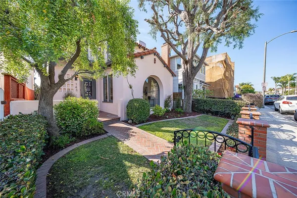 $1,450,000 | 143 Claremont Avenue, Long Beach, CA 90803